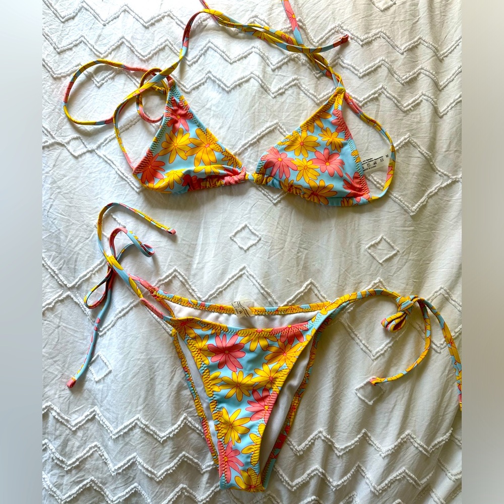 Pink & yellow daisy bikini